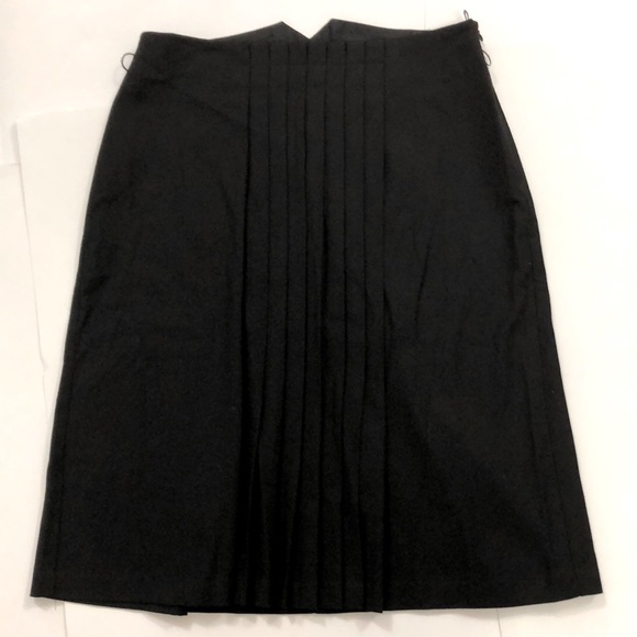 Sisley 42 Black Skirt pleats infront & back side zipper Excellent Condition - Picture 1 of 9